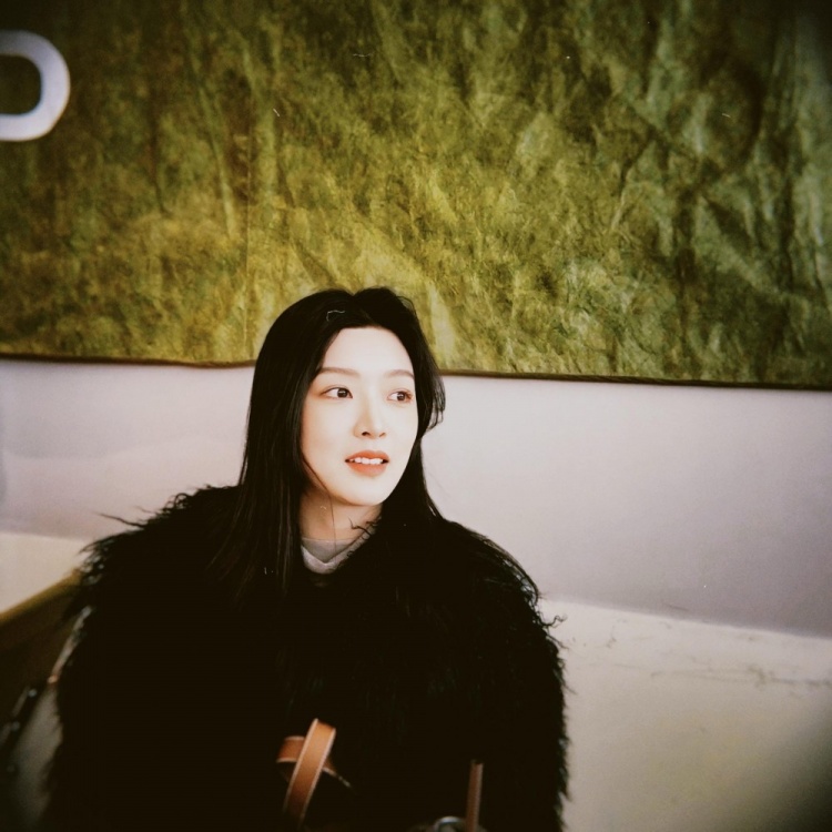  很好看！付豪女友更新社媒曬美照：最近很愛(ài)
