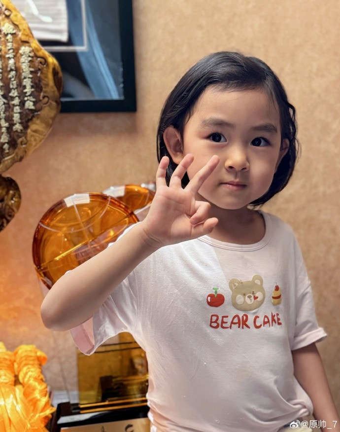  三分大賽三冠王！原帥曬三冠獎杯：完成了女兒給安排的任務(wù)！