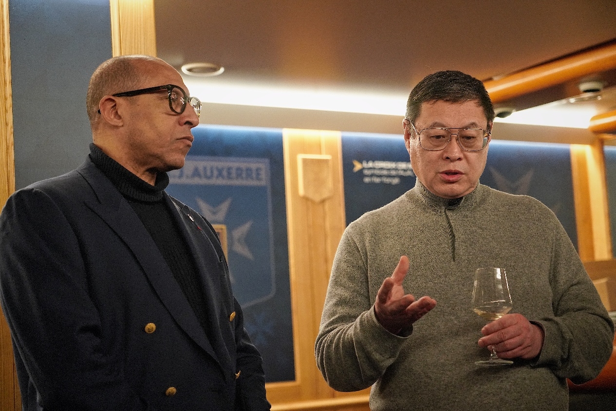  法國足協(xié)主席迪亞洛做客歐塞爾，并與董事會主席周云杰會晤