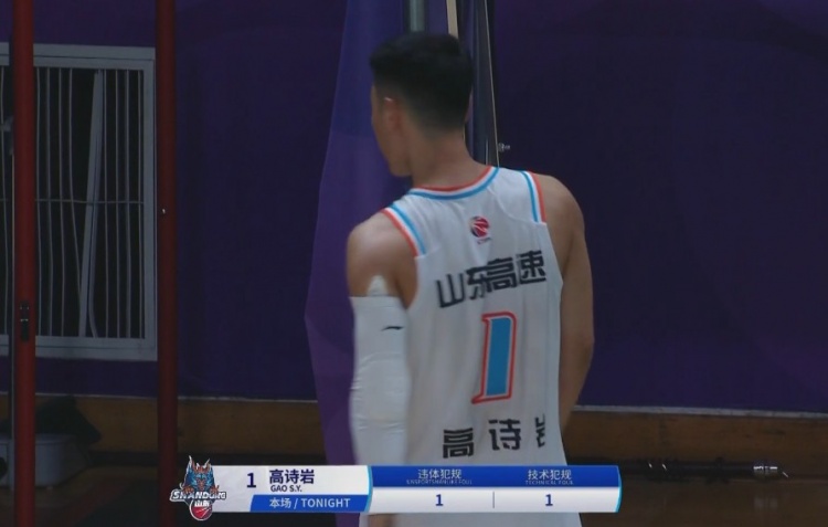  提前打卡！高詩(shī)巖拉倒孟子凱吃到違體犯規(guī) 累計(jì)技犯+違體被驅(qū)逐