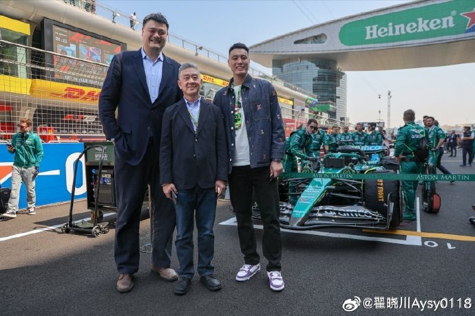  聯(lián)動F1！翟曉川曬與姚明、阿隆索、范志毅、周冠宇等的合照
