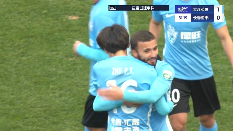  19歲朱鵬宇中超處子球！大連英博1-0領(lǐng)先長春亞泰，馬萊萊助攻