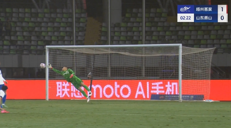  梅州開場2分鐘1-0泰山！茹子楠不停球抽射世界波攻破王大雷大門