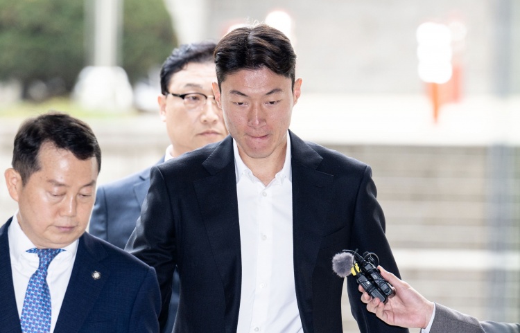  韓國(guó)國(guó)腳黃義助非法拍攝不雅視頻，一審被判有期徒刑1年緩刑2年！